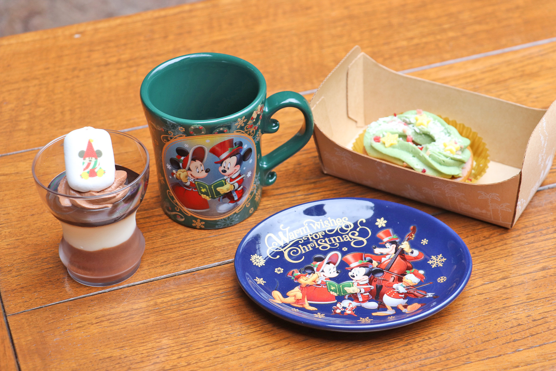 ディズニー・クリスマス、今年のスーベニアカップとプレートはコレ