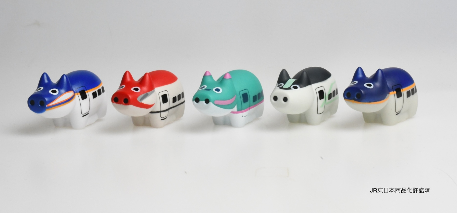 福島の郷土玩具「赤べこ」が豆サイズの新幹線バージョンに。E5系/E6系