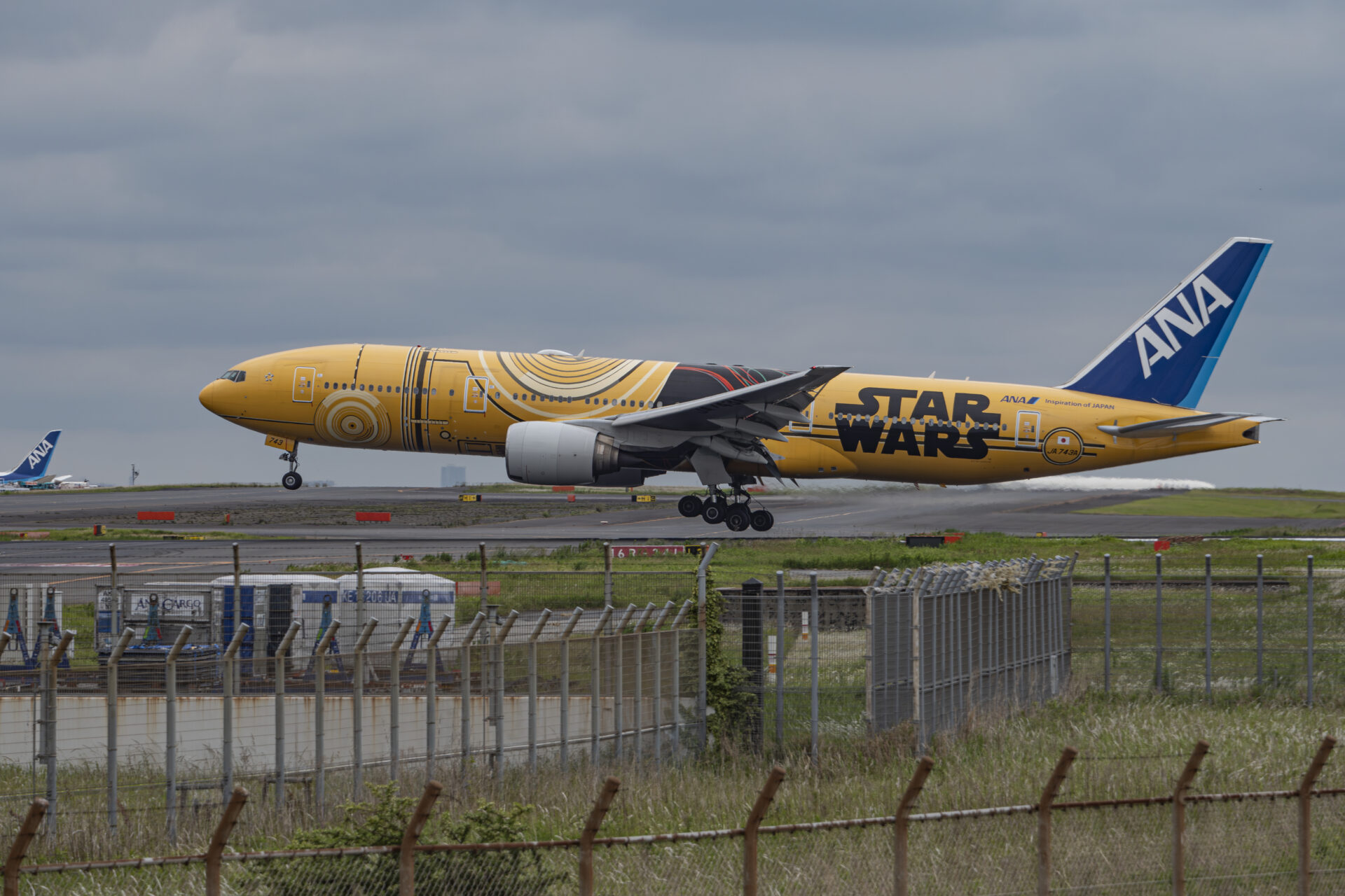 悲報】ANAのSTAR WARS特別塗装機が通常塗装へ戻されることに