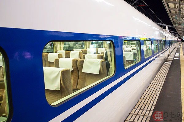 新幹線の窓はこう変わった！ サービスと効率を反映してきたその大きさ