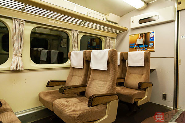 新幹線の窓はこう変わった！ サービスと効率を反映してきたその大きさ