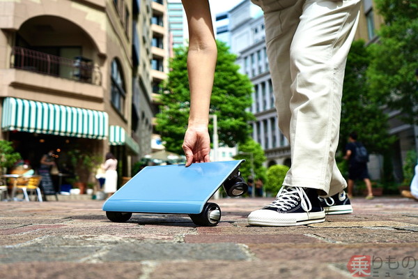 ノートPC大の“クルマ”公道走行OKモデル登場！ 約3kg 歩道で