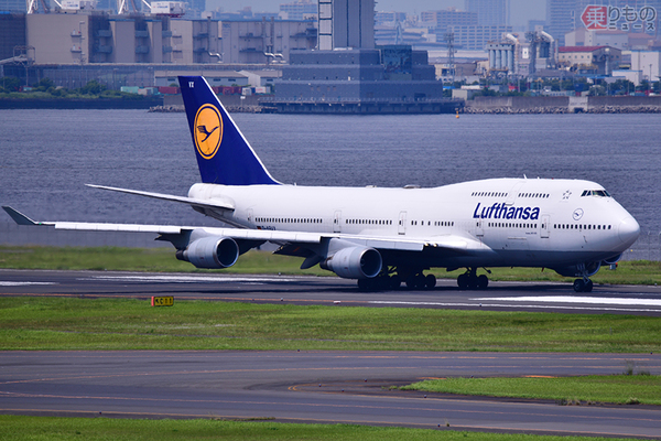 往年の「ジャンボ」747-400が羽田きた！ いまや激レア機、747-8との
