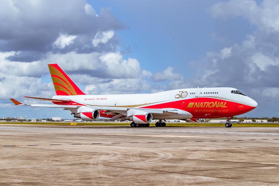 退役は間違いだった」L.A.火災で再注目の「珍飛行機」とは？ 元JAL