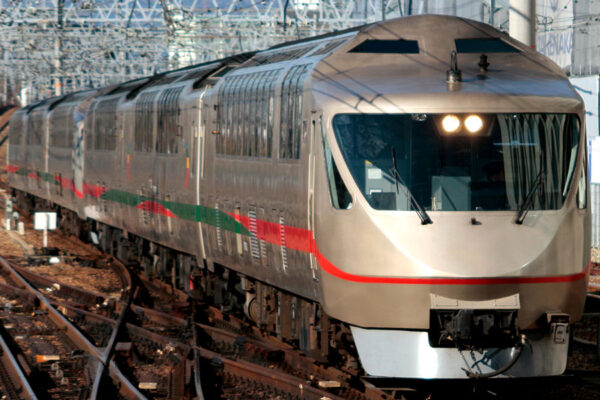 元「三セクの看板特急」完全廃車へ ボロボロ状態だった金ピカ車体も