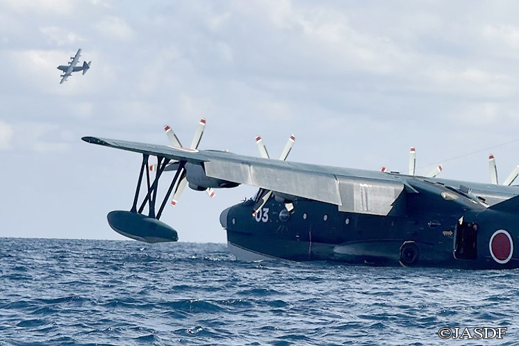 いったい何が!? 自衛隊「US-2飛行艇」が曳船に“ドナドナ” じつは万一に