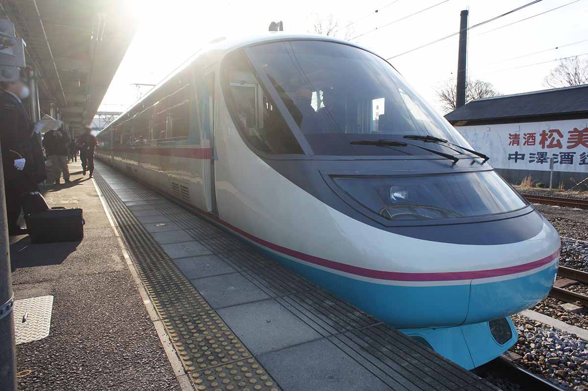 なぜ変わり種？「2階建てロマンスカー」誕生のワケ 「ロマンスカーのお