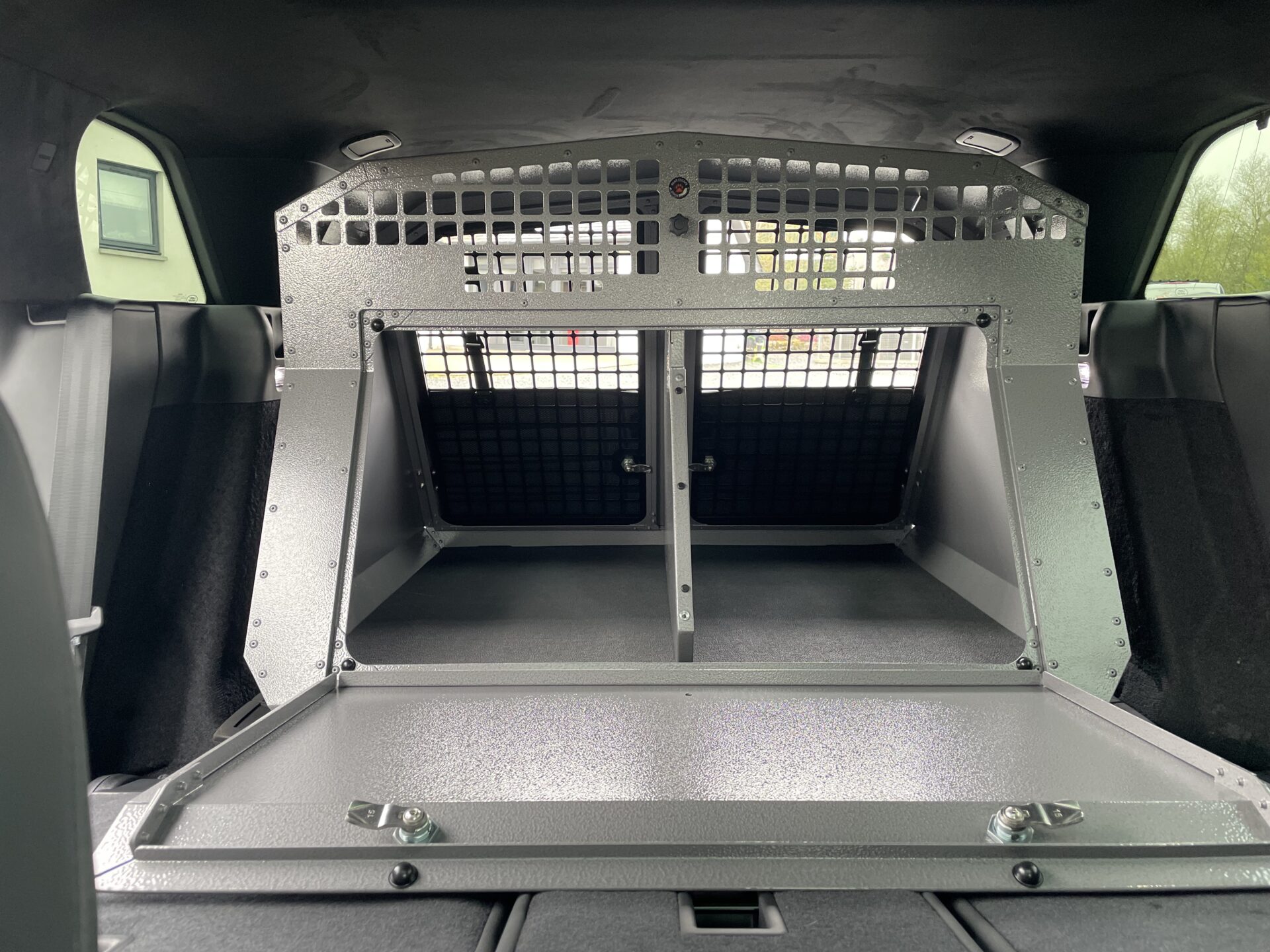 Land Rover Discovery 5 Car Dog Crate K9/C63 Cage | TransK9