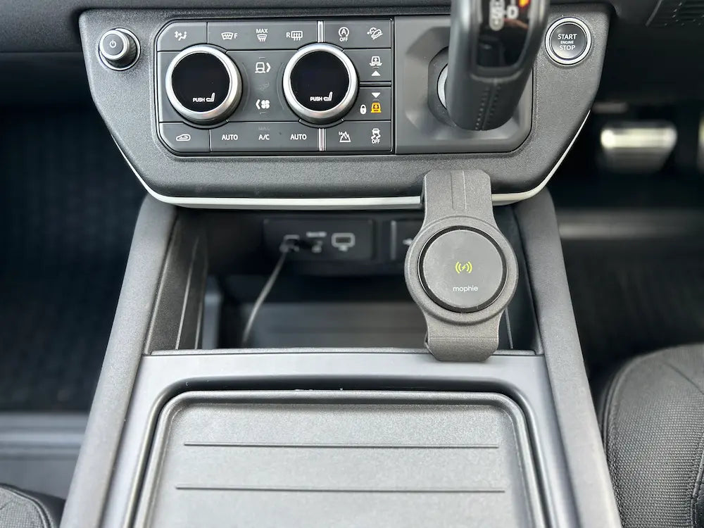 新型ディフェンダー110 90 130 L663 モバイルマウント 携帯充電器