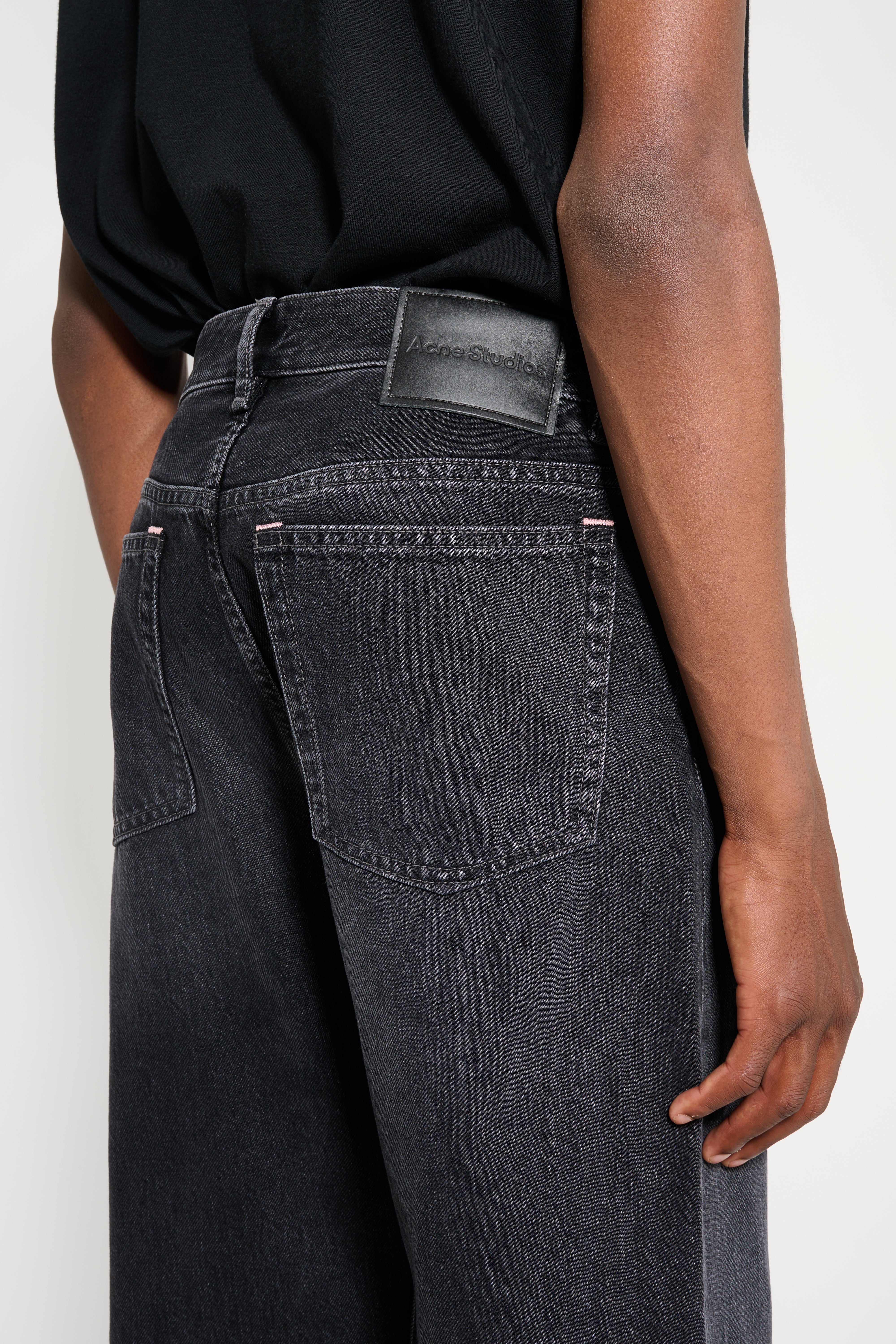 Acne Studios 2021M Loose Fit Jeans Vintage Black – Très Bien