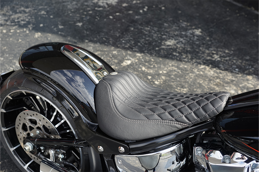 2023年モデル ブレイクアウト117 ロー＆ロング スタイル