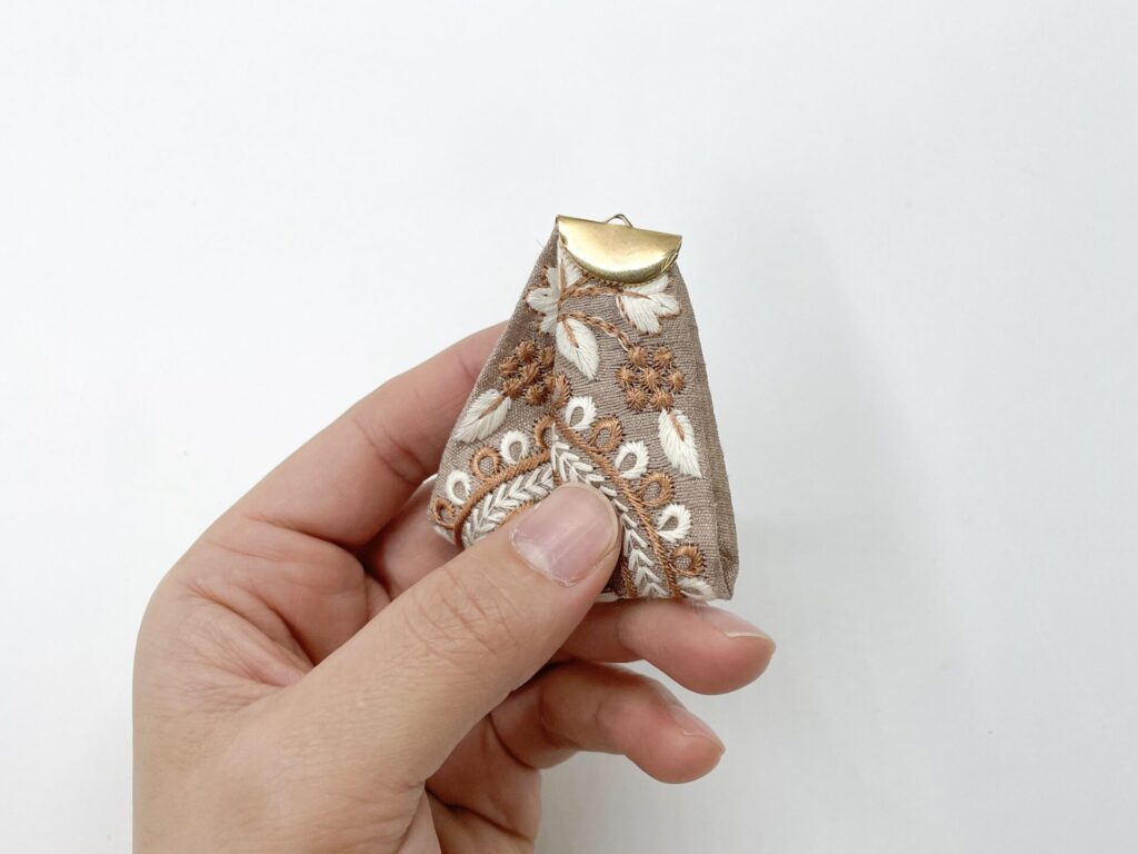 レシピ】インド刺繍リボンのタッセルキーホルダーの作り方【製作時間15