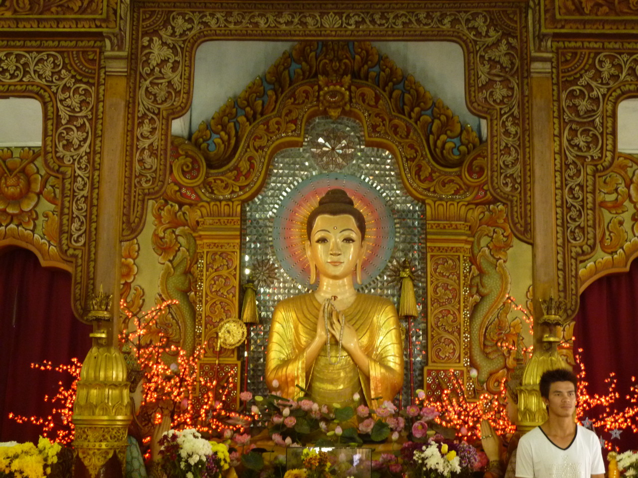 派手さと不思議さNo.1!! 寝釈迦仏寺院のお隣「ダーミカラマ・ビルマ