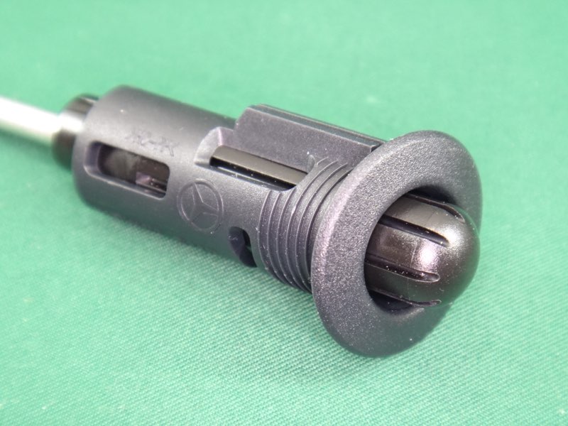 Mercedes-Benz純正 新型9ミリ径ドアロックピン（交換方法）