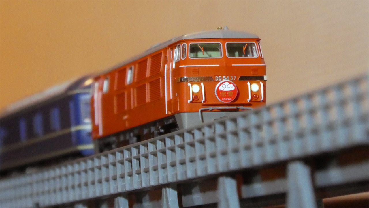 DD54が牽く20系寝台特急「出雲」 | Try Widely