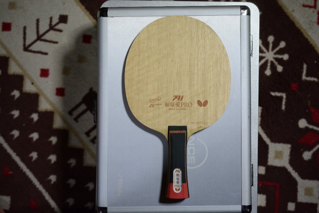 ソフトな打球感と高い反発力を備えた選手モデル「福原愛PRO・ZLF」