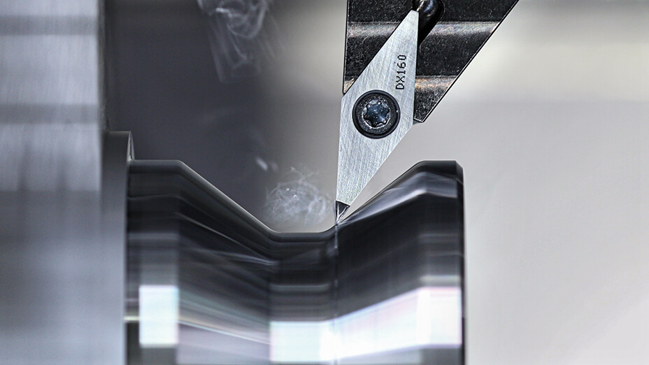 耐摩耗性に優れるDX160材種に3次元ブレーカ付きインサートを拡充