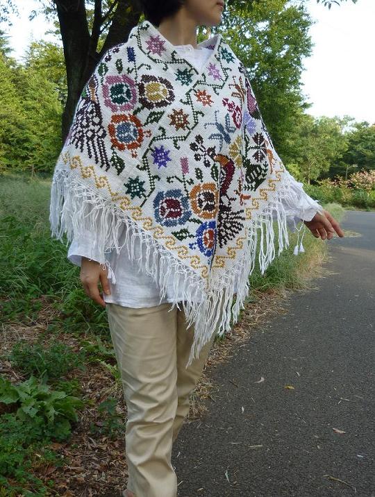 メキシコ刺繍ポンチョ・動物柄・白