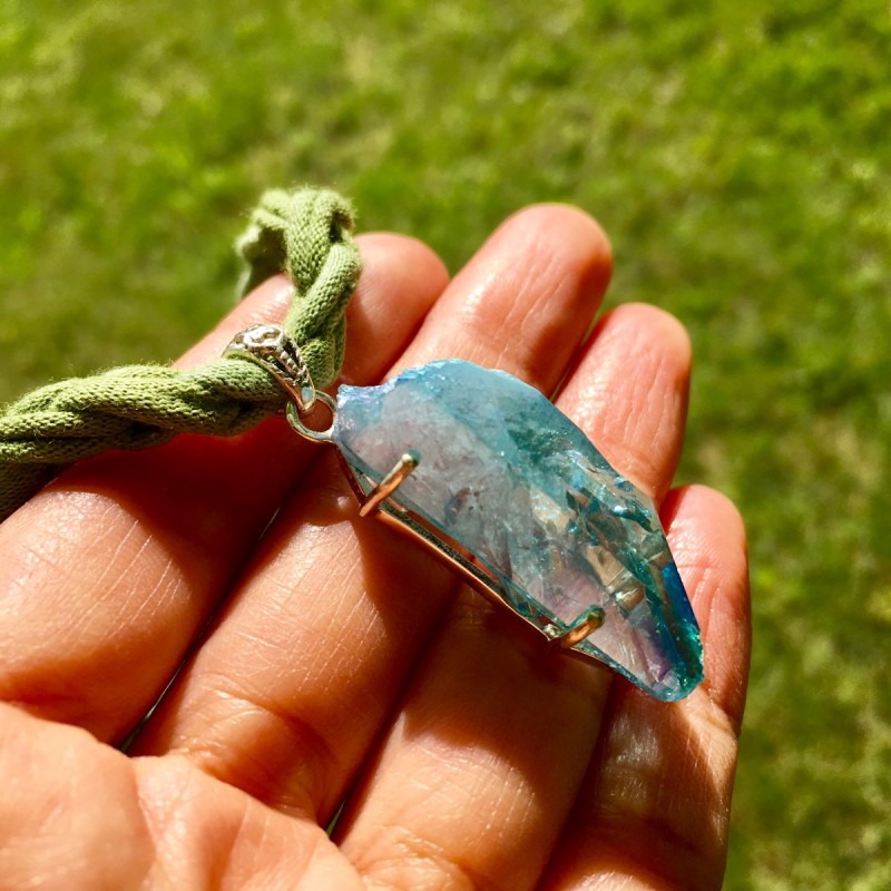 1点物☆虹入り♪大ぶり高品質アクアオーラ原石ペンダントトップ