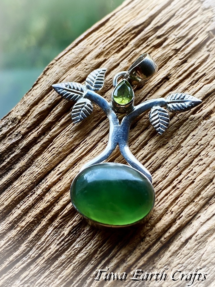 生命の樹デザイン♪【厄除け・開運】高品質 カナダ翡翠（ネフライト