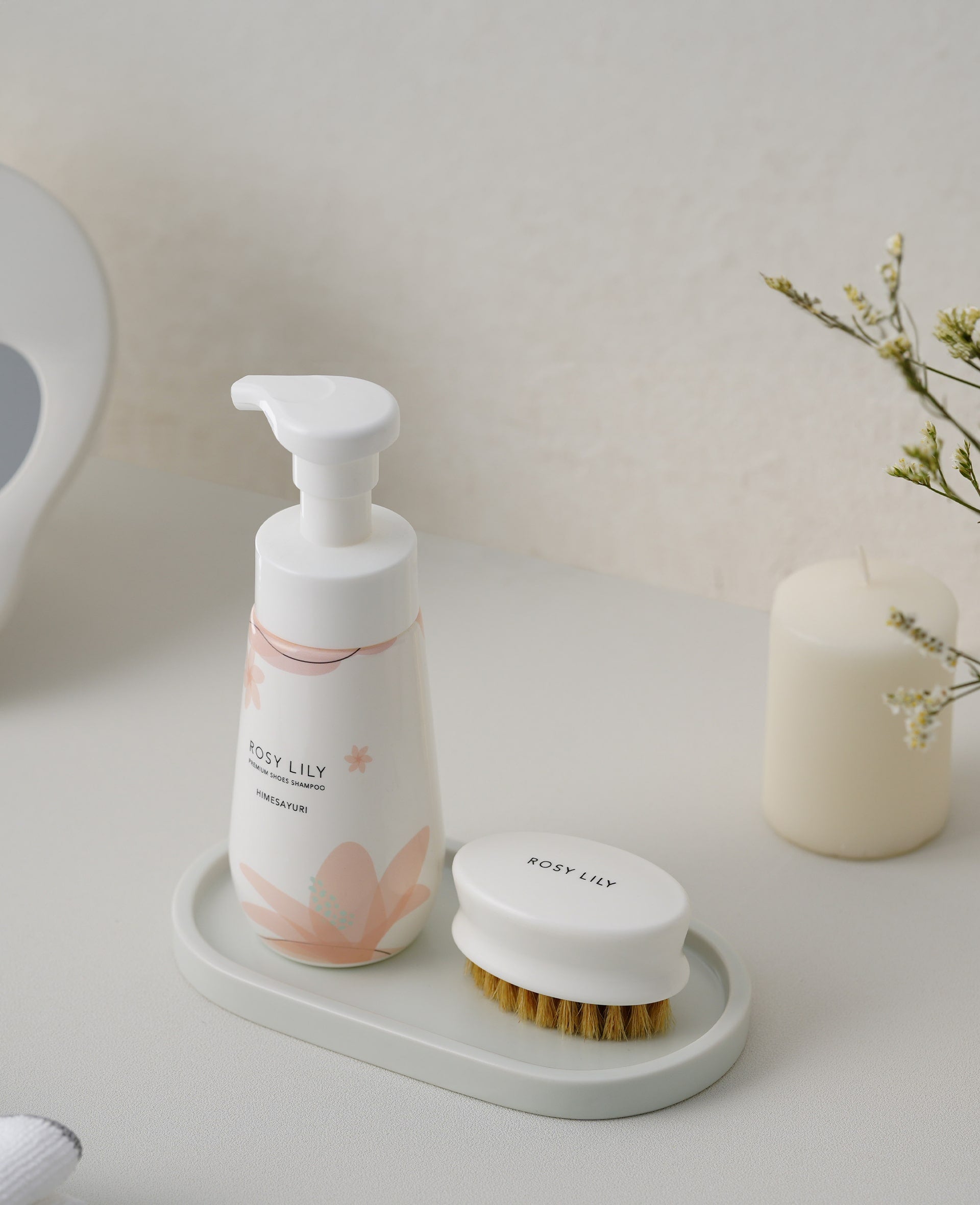 ROSY LILY - 5つの選べる香りのシューズシャンプー