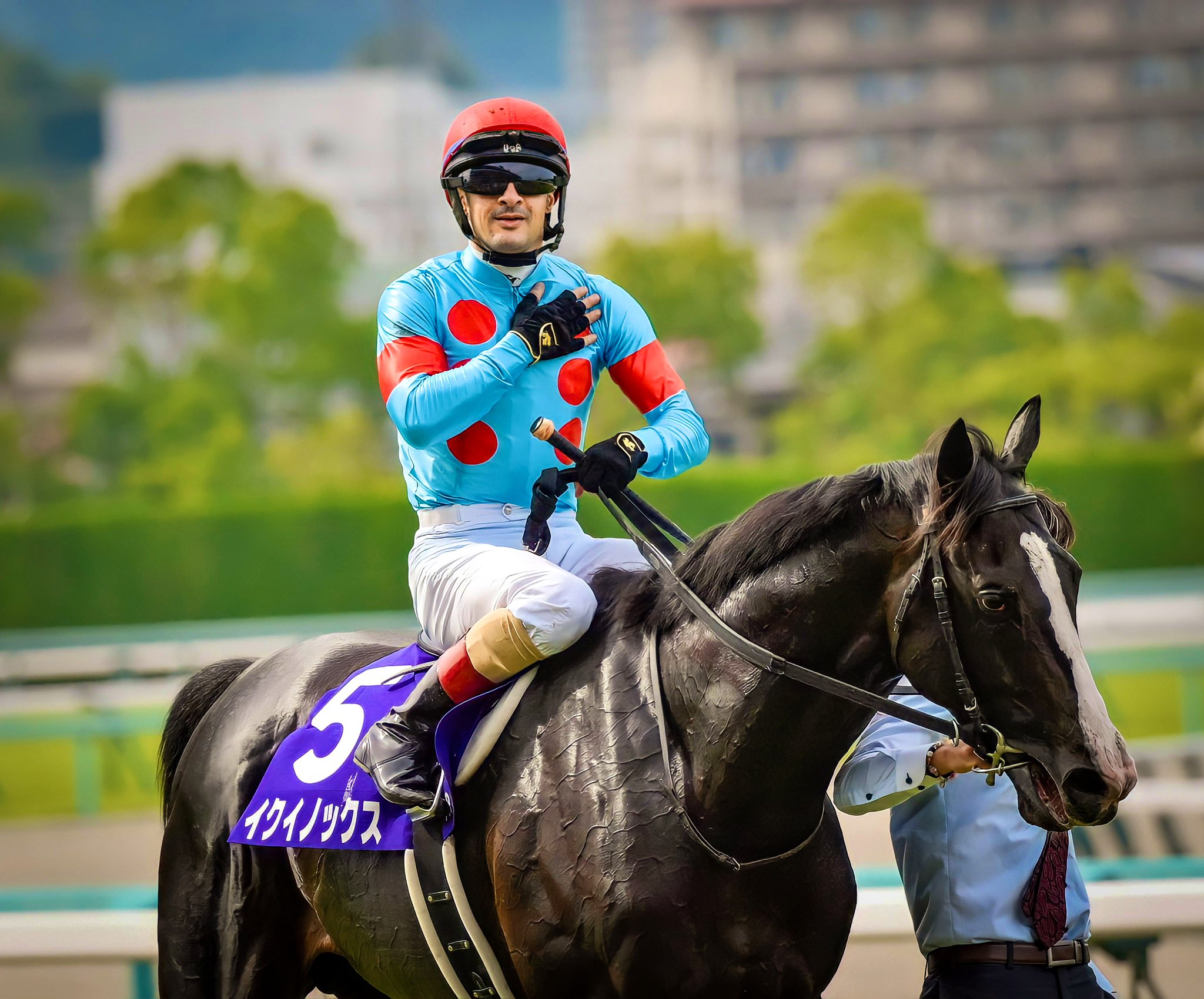 重賞回顧］逃げ切りから一転！変幻自在の世界最強馬イクイノックスが