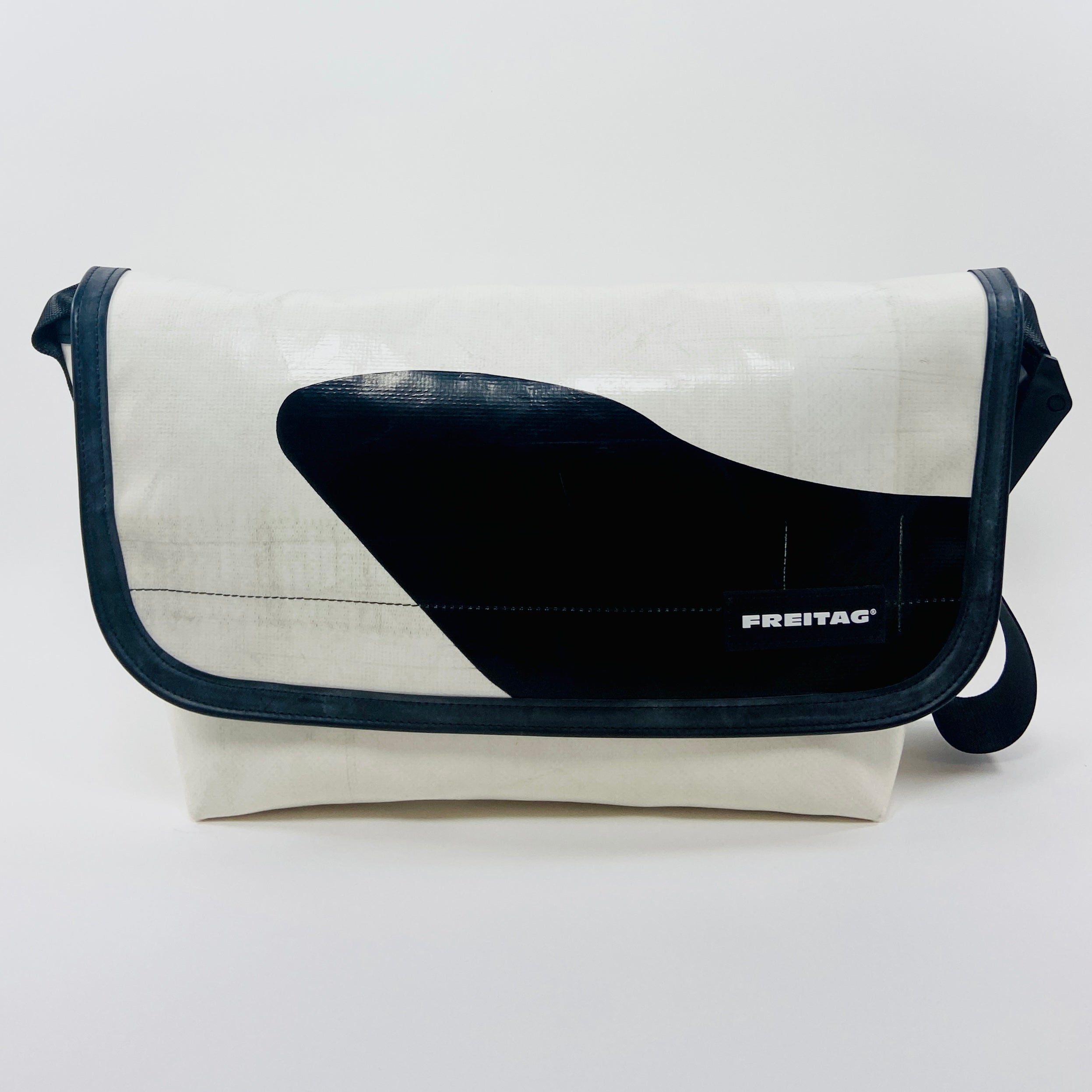 FREITAG F42 - Surfside 6 - White with Black – UNITOM