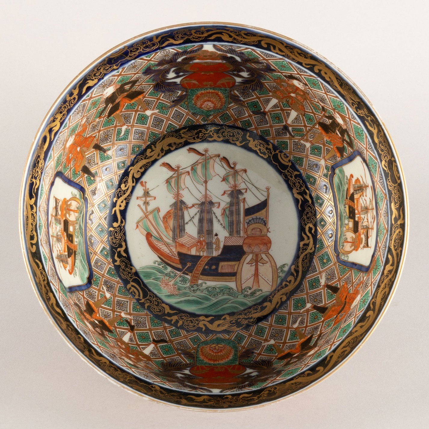 古伊万里、赤絵南蛮船、竜宮図輪花鉢、江戸時代。本物保障。 古伊万里