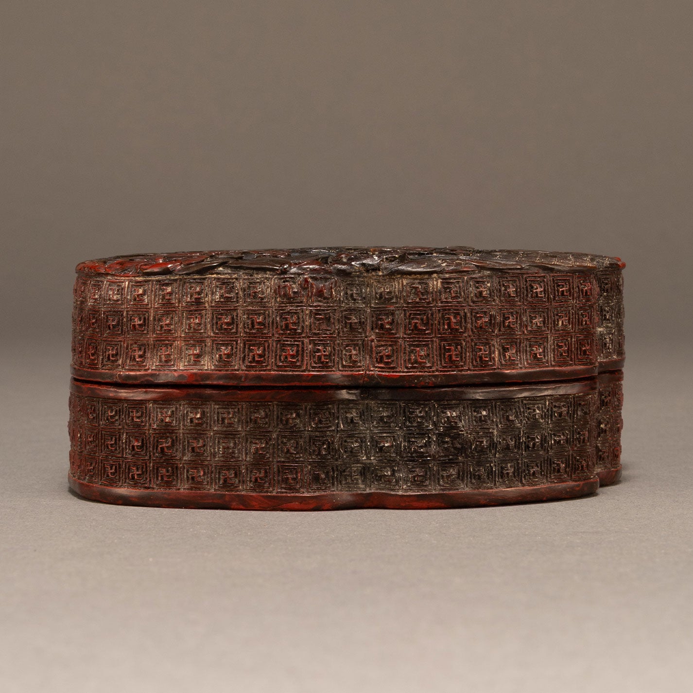 日本と中国の堆朱（ついしゅ）・剔紅（てきこう）とは？｜歴史・特徴を