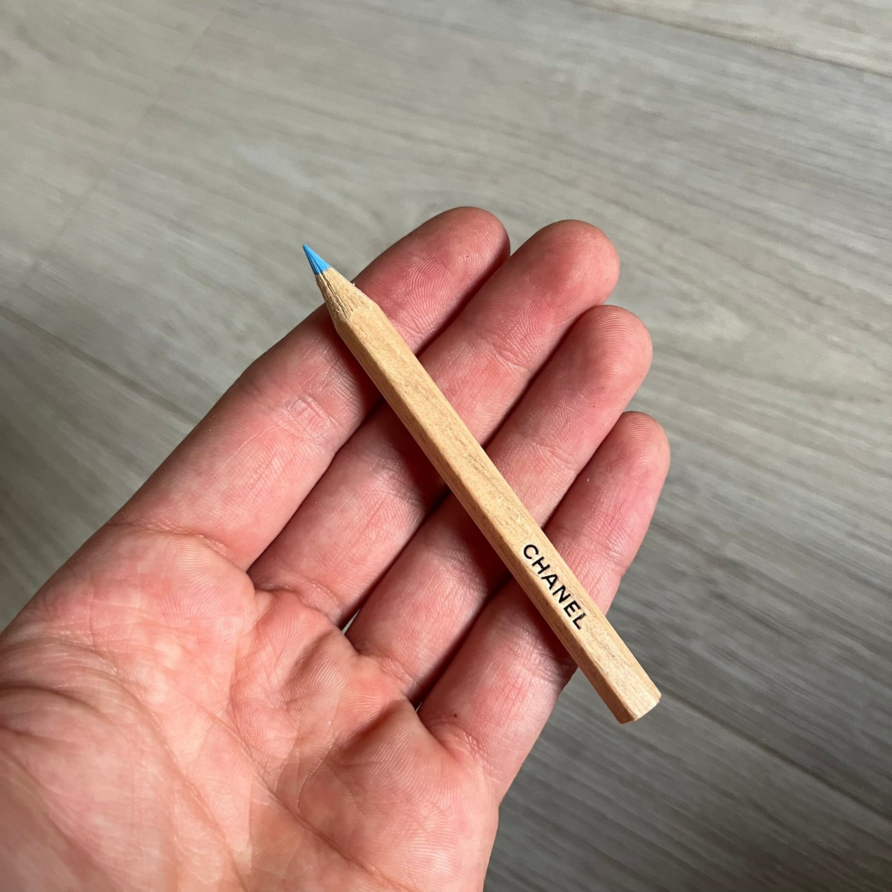 Chanel Mother's Day Colored Pencils – único13