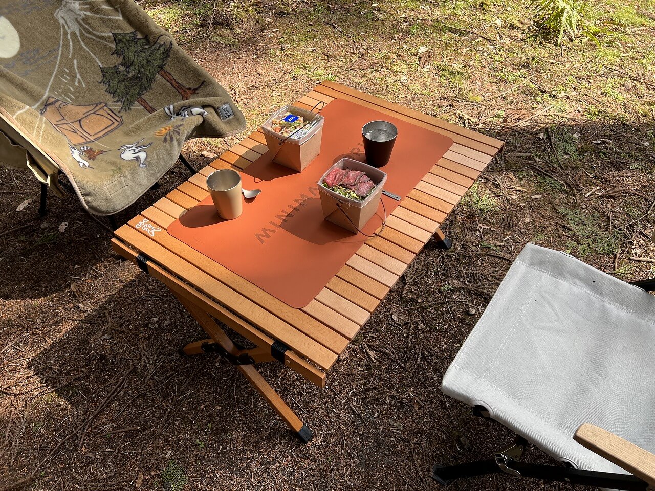 コンパクトに畳めてオシャレ ANOBA(アノバ)ウッドロールテーブルの