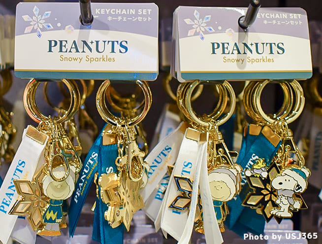 USJクリスマス2025】スヌーピーと雪の結晶デザインの限定グッズが