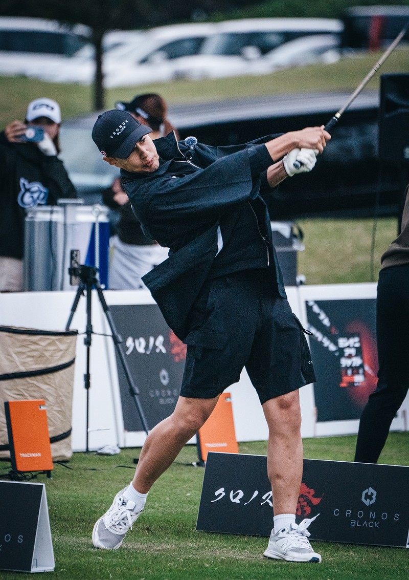 動けてクールな「クロノス ブラック」のゴルフウエアが熱い | メンズ