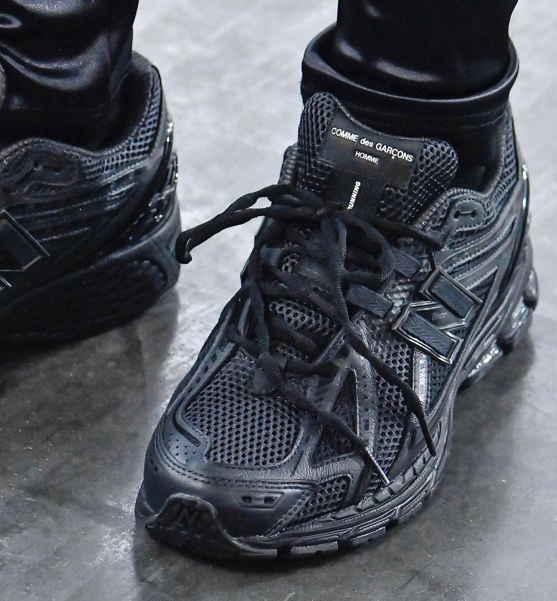 COMME des GARÇONS HOMME × New Balance 『1906R “Black” & “White