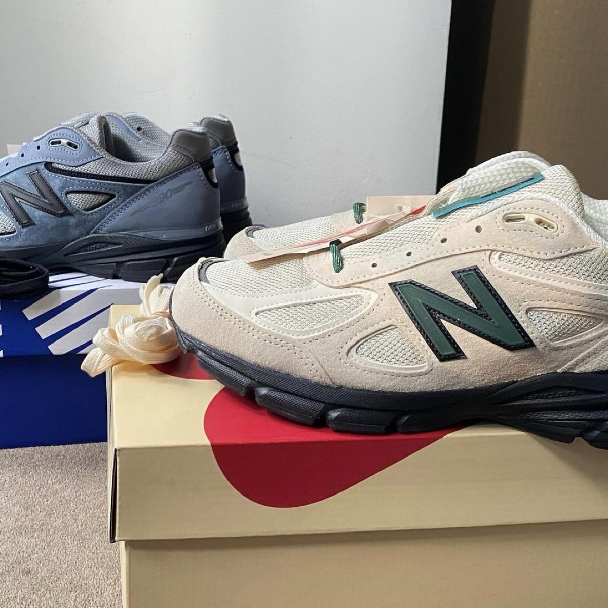 New Balance〈990v4 “Macadamia Nut”〉が国内3月28日より発売［U990GB4