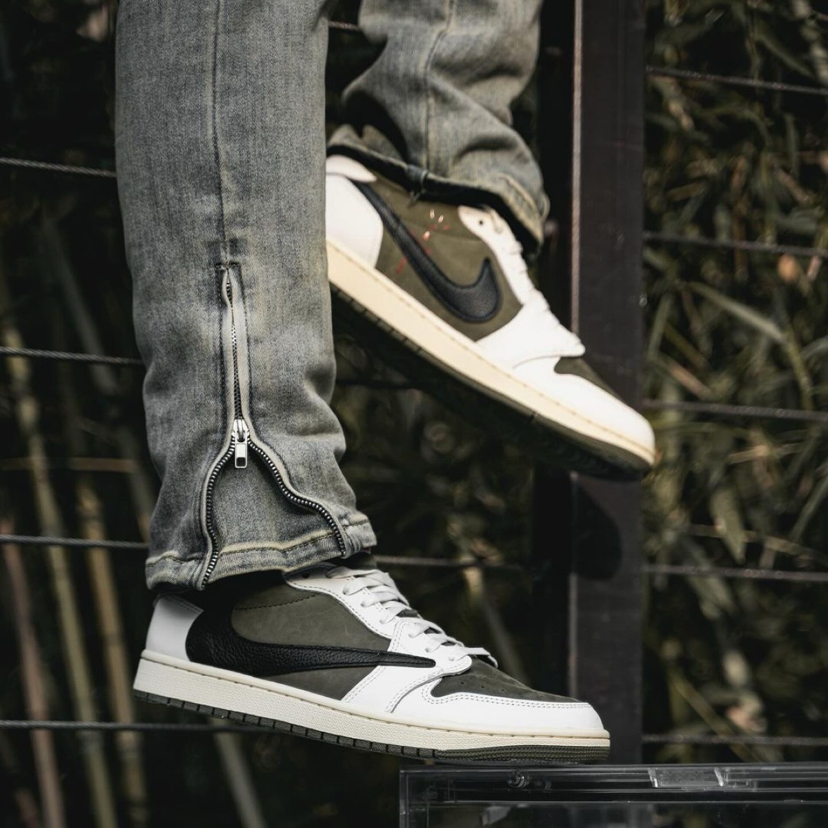 Travis Scott × Nike Air Jordan 1 Low OG SP “Reverse Olive”が国内9