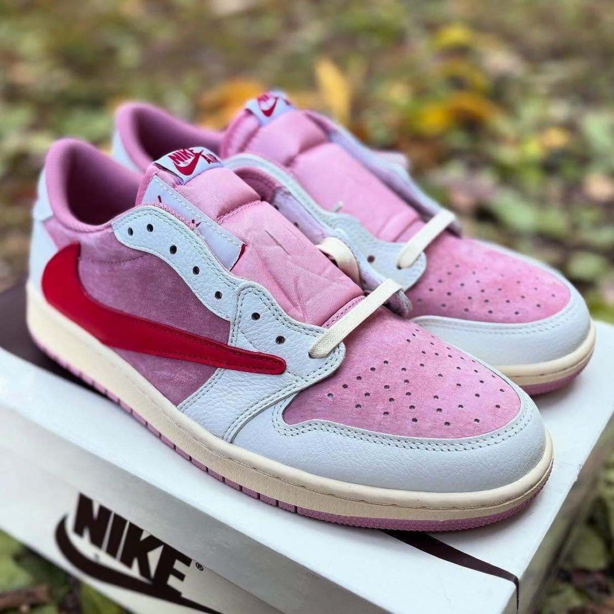 Travis Scott x Nike Air Jordan 1 Low OG SP F&F “Shy Pink”が公開