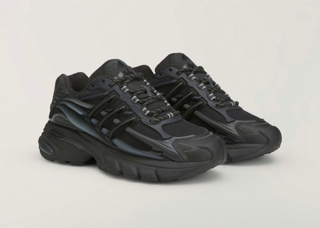 Pharrell x adidas『Adistar Jellyfish “Triple Black”』が国内2月21日