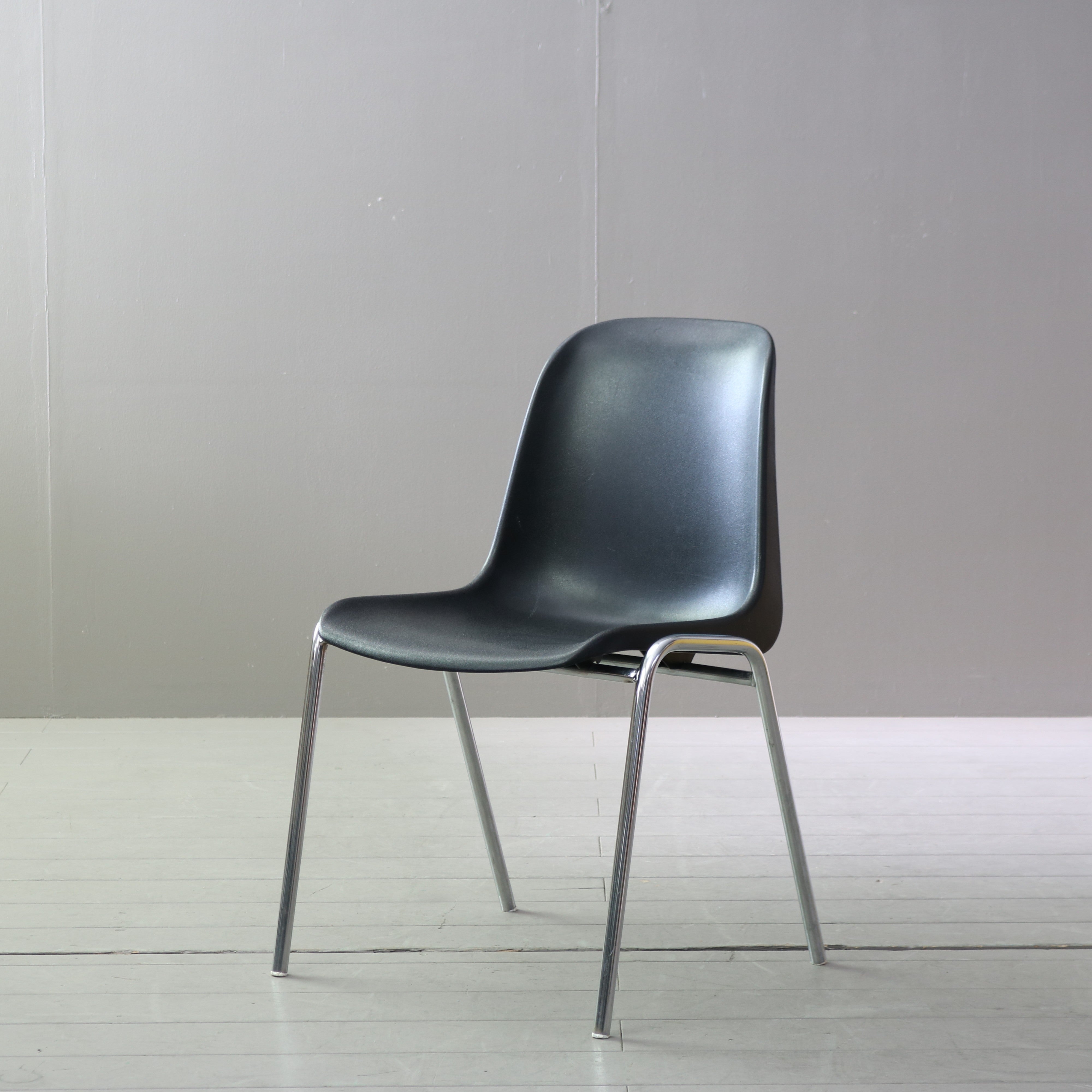 MOD ELENA スタッキングチェア イタリア製 黒 高さ78㎝ 幅52㎝ 奥行き