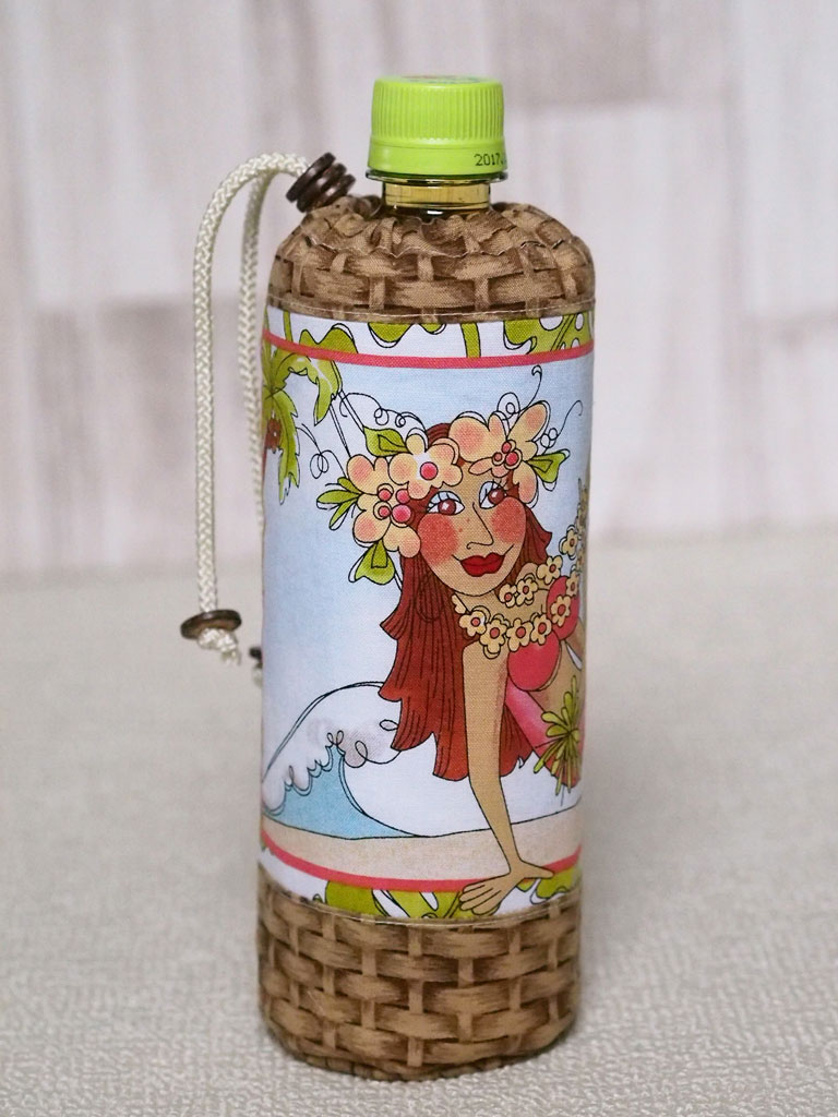 ロラライハリスの布で作ったトロピカルなペットボトルカバー