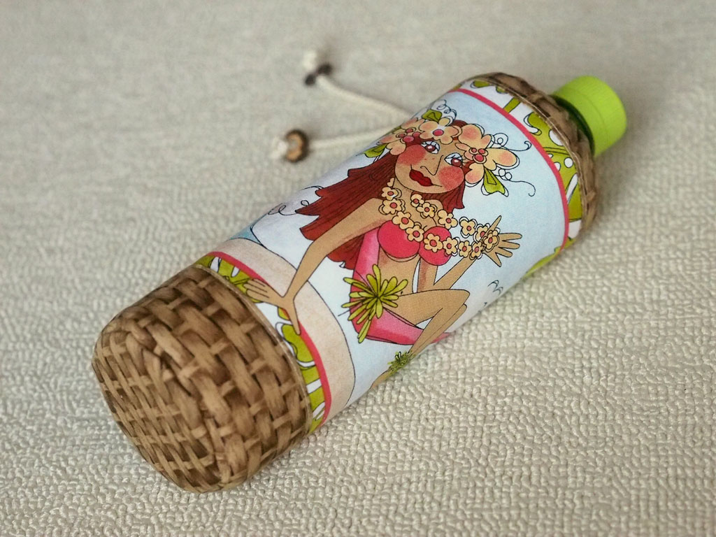 ロラライハリスの布で作ったトロピカルなペットボトルカバー