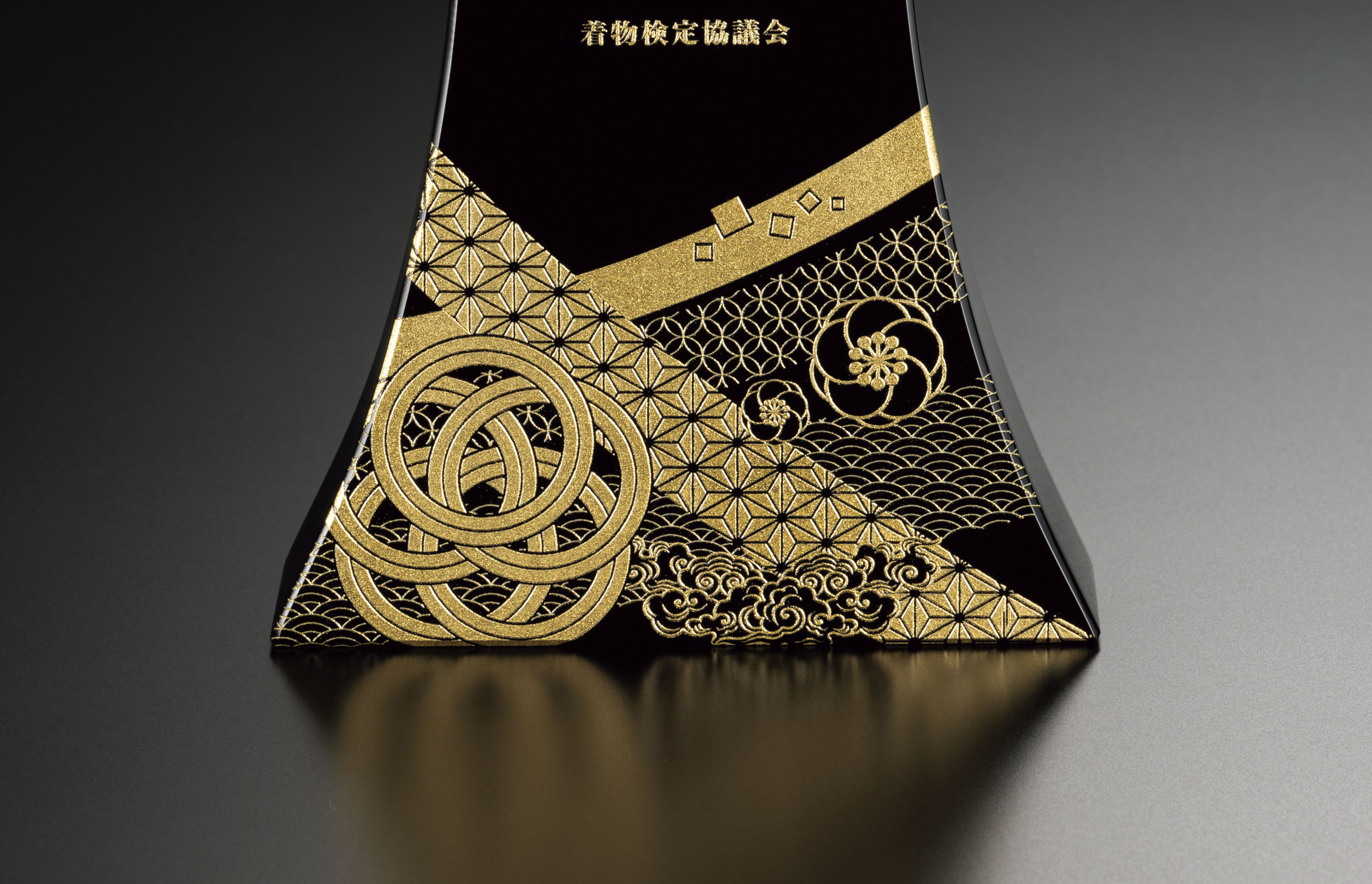 デジタル箔トロフィーのご紹介 - 松下徽章株式会社