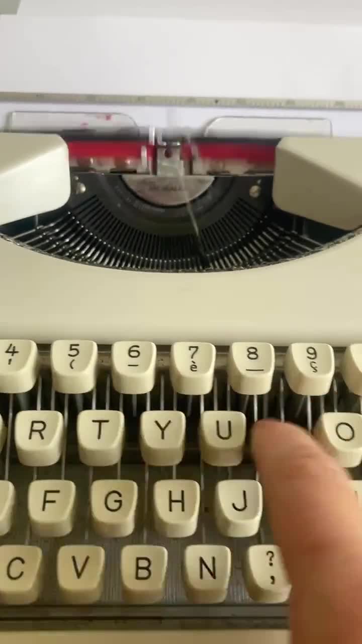 ヴィンテージ OLYMPIA タイプライター、60 年代のオフィス装飾 - Etsy 日本