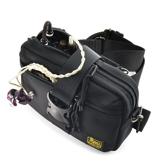 E564：ポータブルオーディオ用 仕切りとバックル付きファスナーサブ