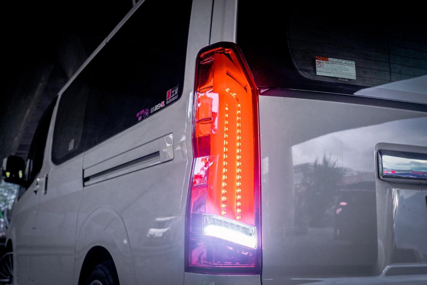Toyota 300 series Hiace(Overseas exclusive model)JEWEL LED TAIL