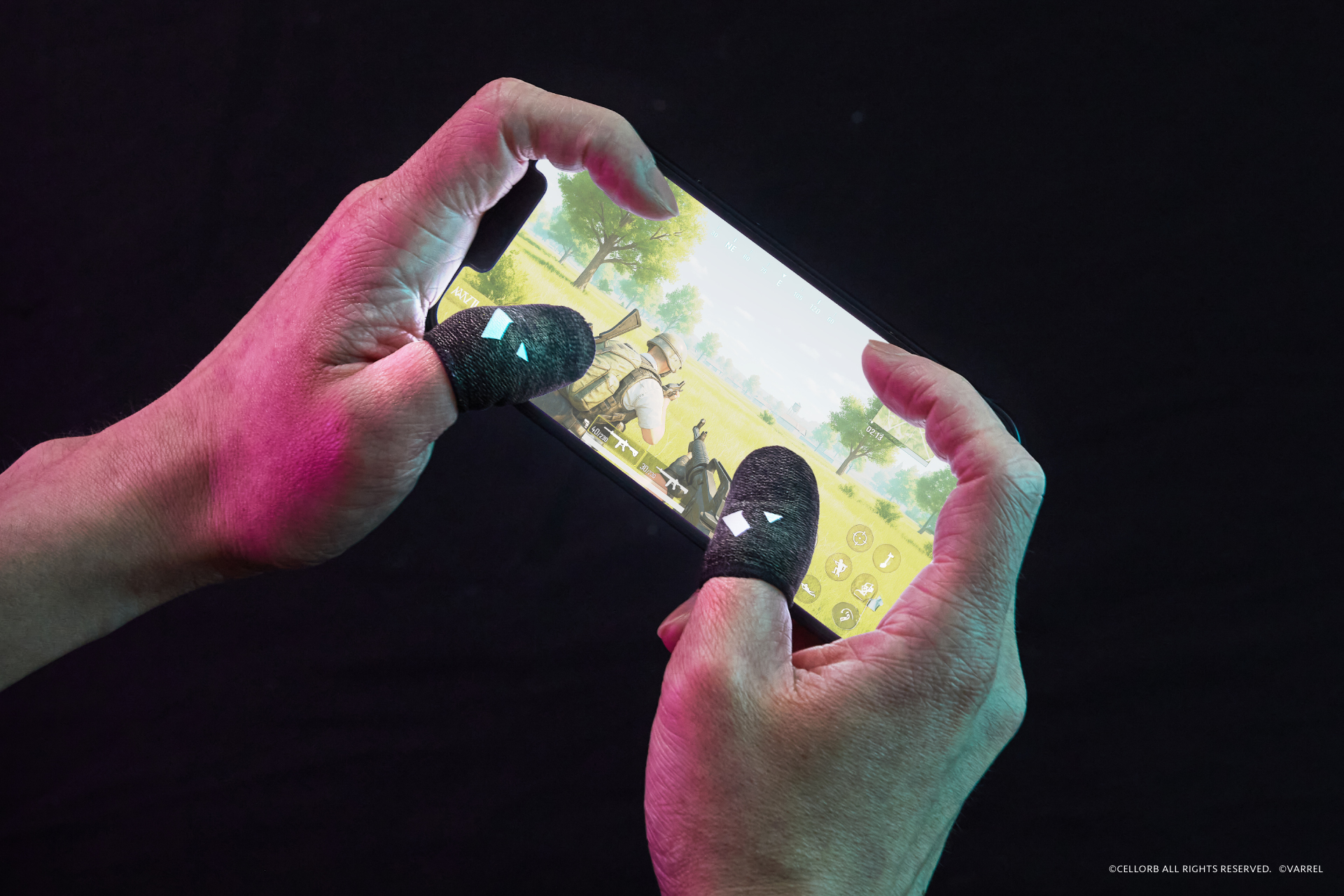 プロeスポーツチーム「VARREL」が「ゲーミングアームカバー」と