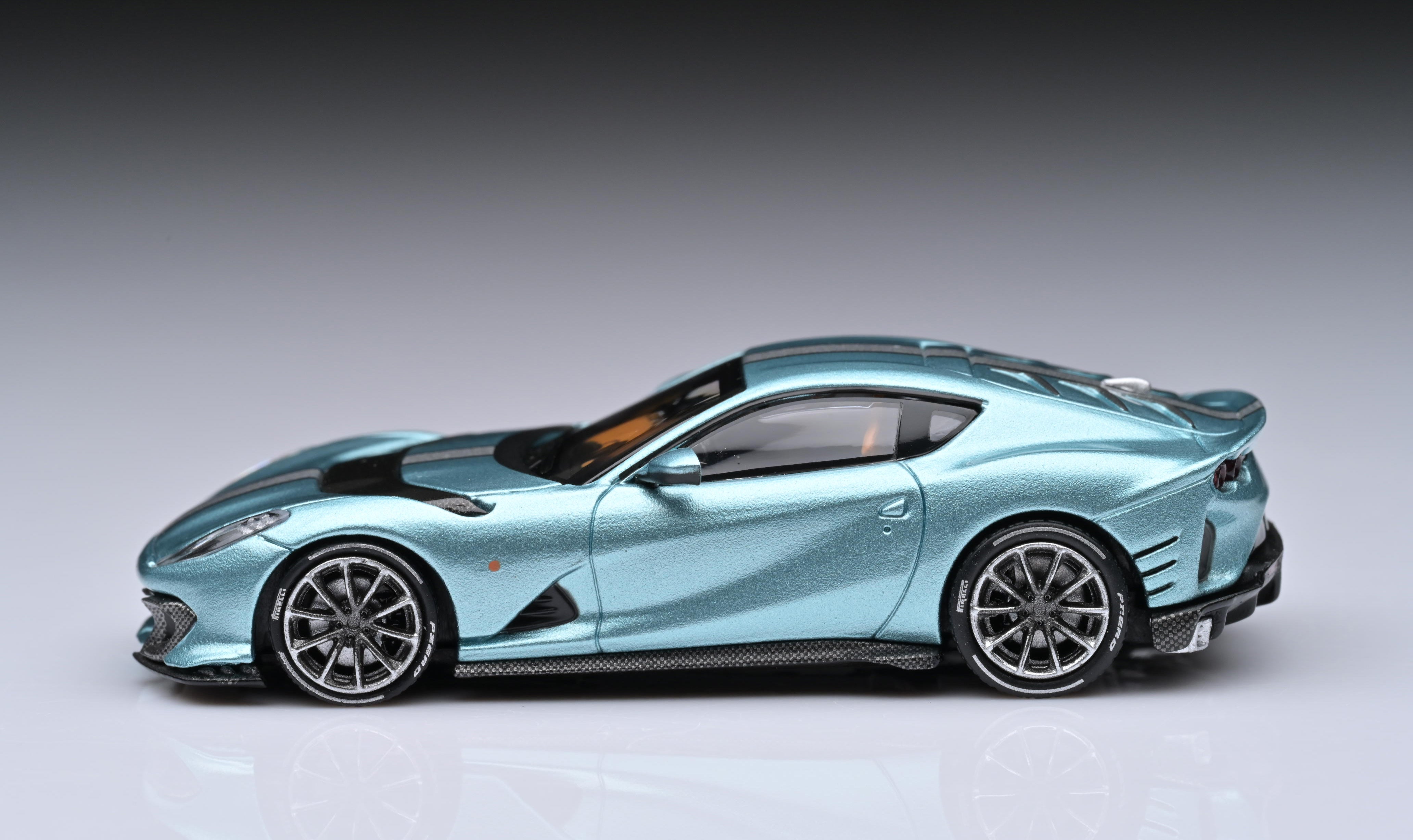 1:64 Fuelme Ferrari 812 Comppetizione CELEST MET – Venom Model