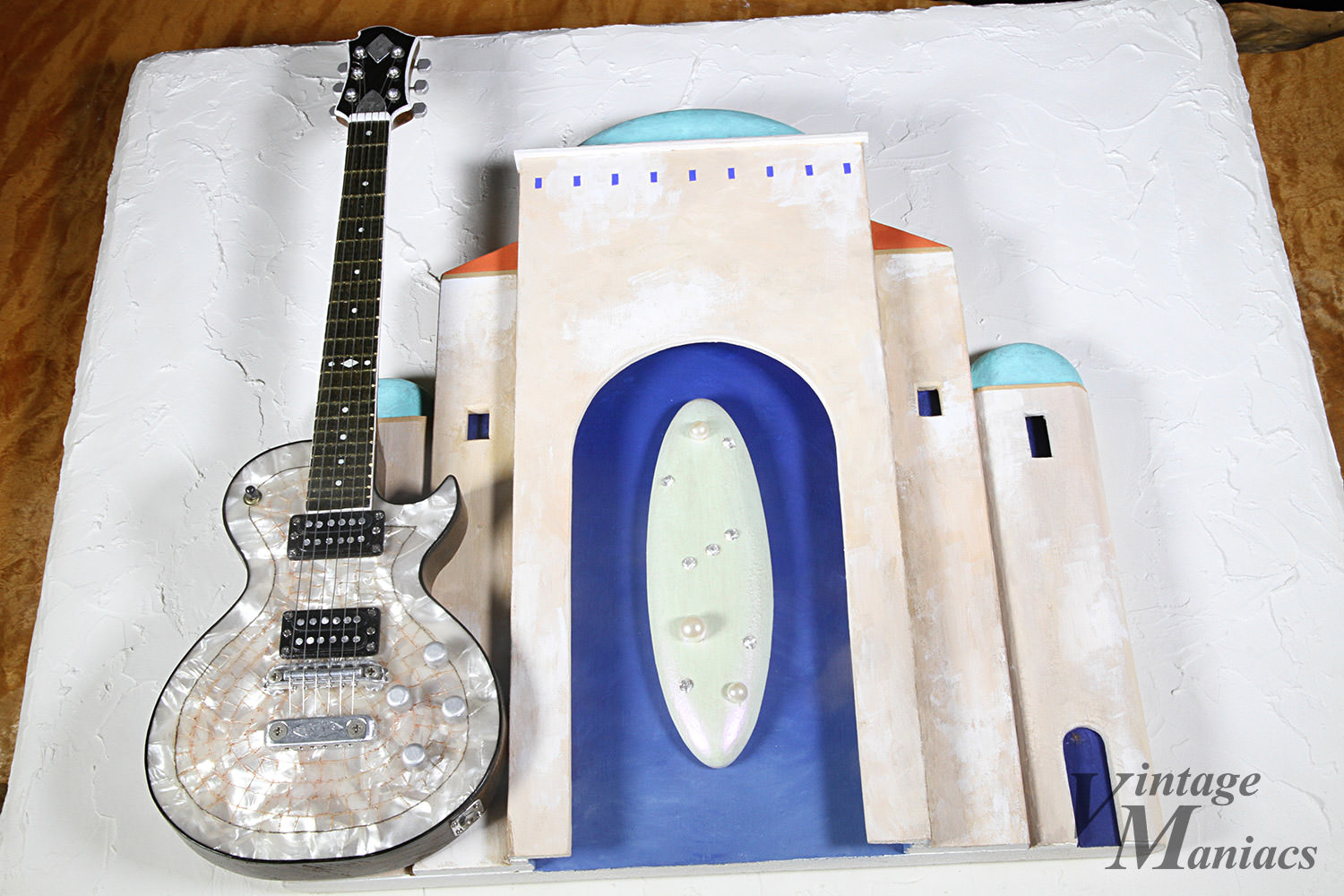 ミニチュアギターのアート - Small World その1 | Vintage Maniacs