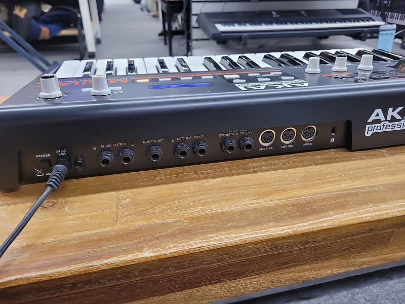 Akai Miniak virtual analog Synthesizer - Black Price $299 - Victor