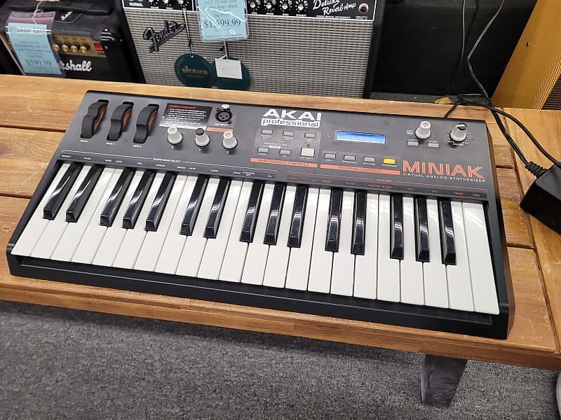 Akai Miniak virtual analog Synthesizer - Black Price $299 - Victor